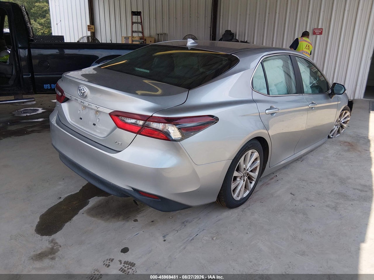 2023 TOYOTA CAMRY LE · 4/10