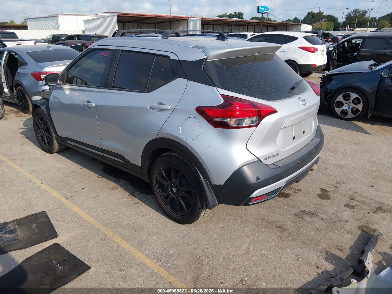2020 NISSAN KICKS SR XTRONIC CVT · 3/11