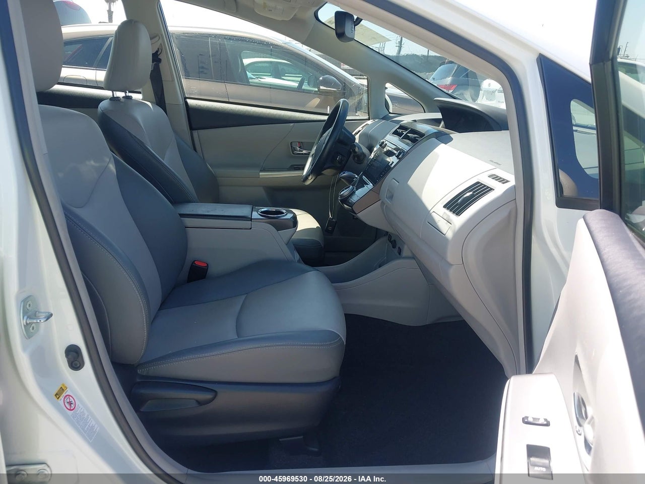2015 TOYOTA PRIUS V FIVE · 5/11