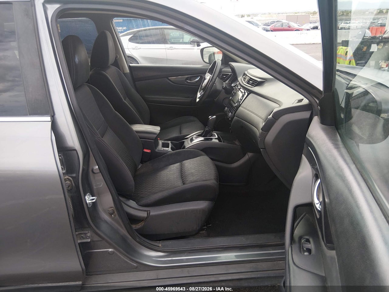 2017 NISSAN ROGUE SV · 5/11