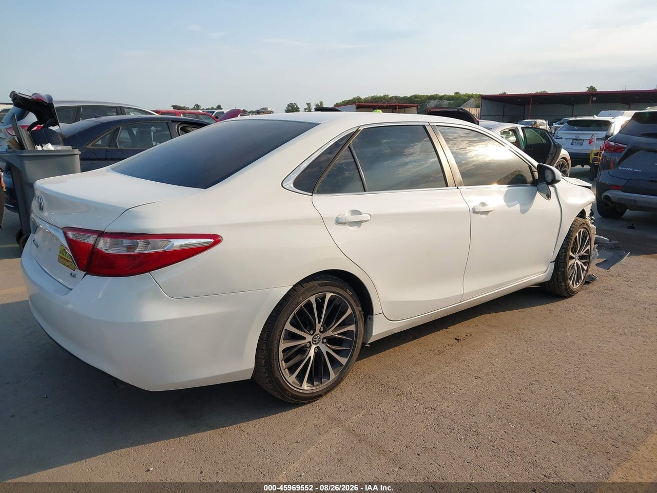 2016 TOYOTA CAMRY LE · 4/11