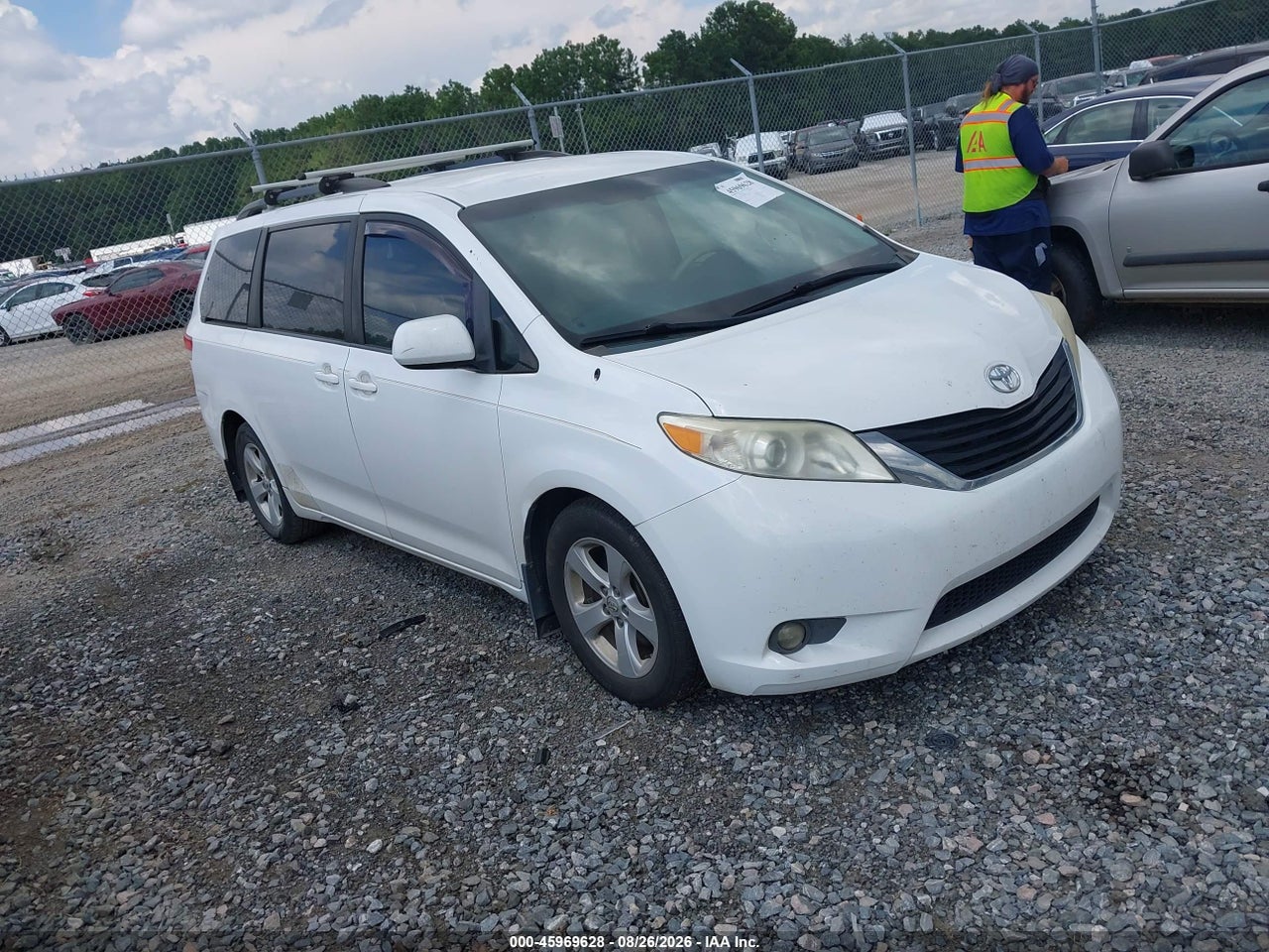 5TDKK3DC5ES****** · 2014 TOYOTA SIENNA LE V6 8 PASSENGER