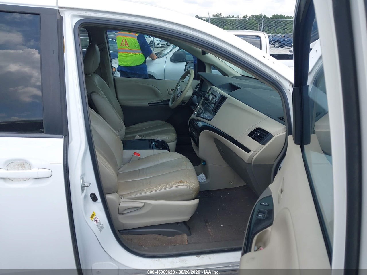 2014 TOYOTA SIENNA LE V6 8 PASSENGER · 5/11