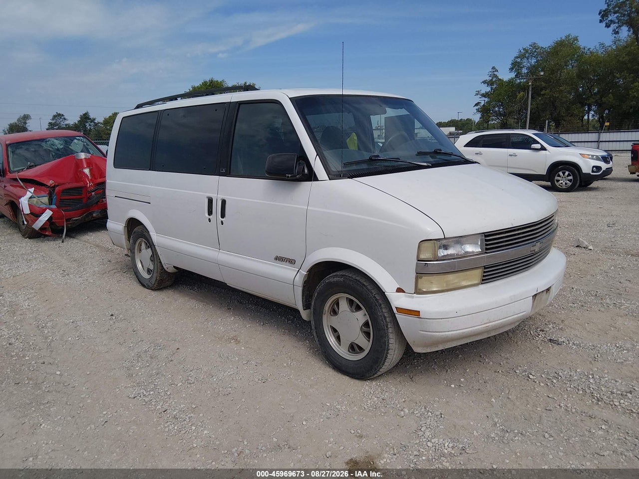 1GNDM19W8WB****** · 1998 CHEVROLET ASTRO