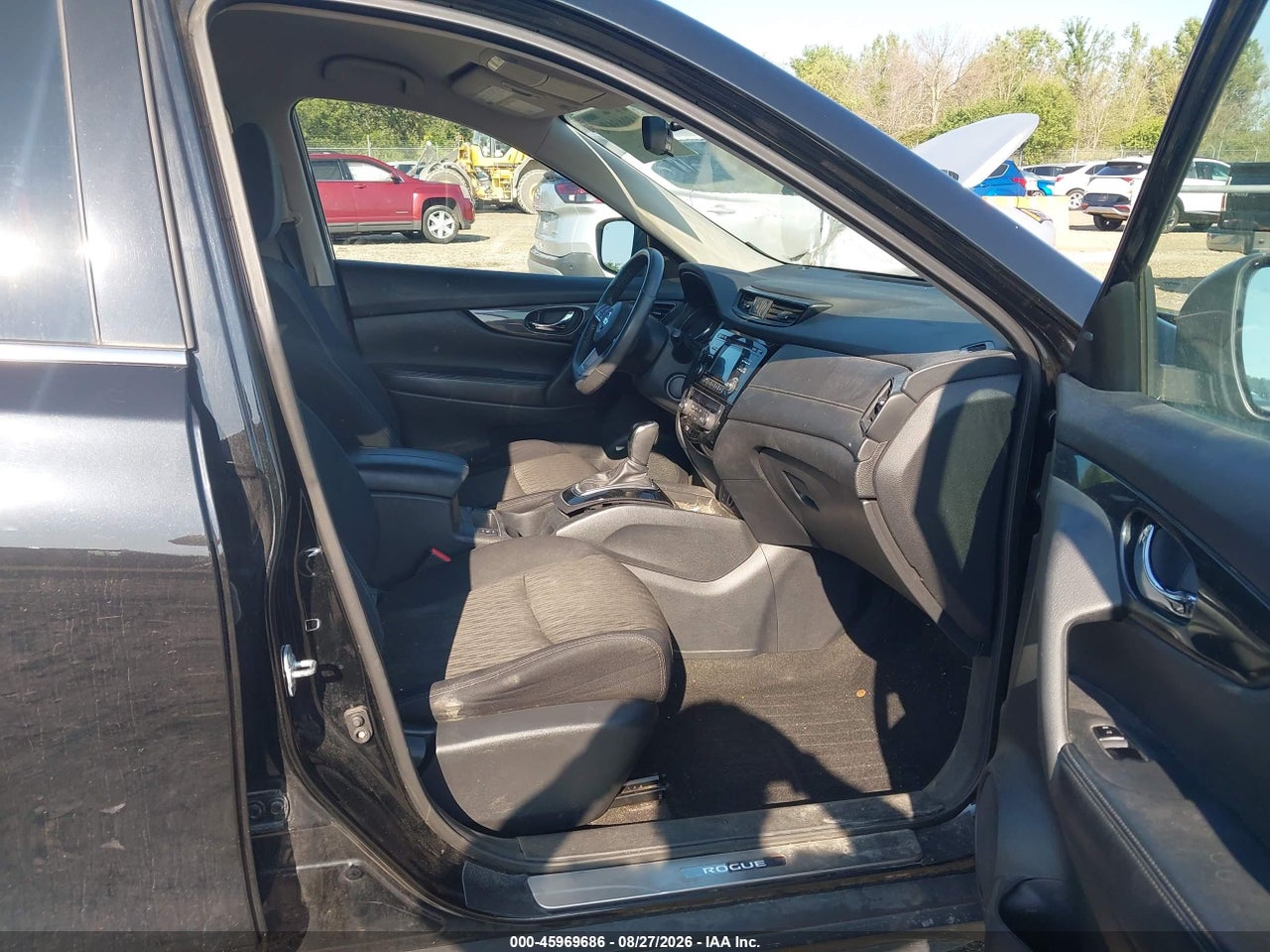 2017 NISSAN ROGUE SV · 5/11
