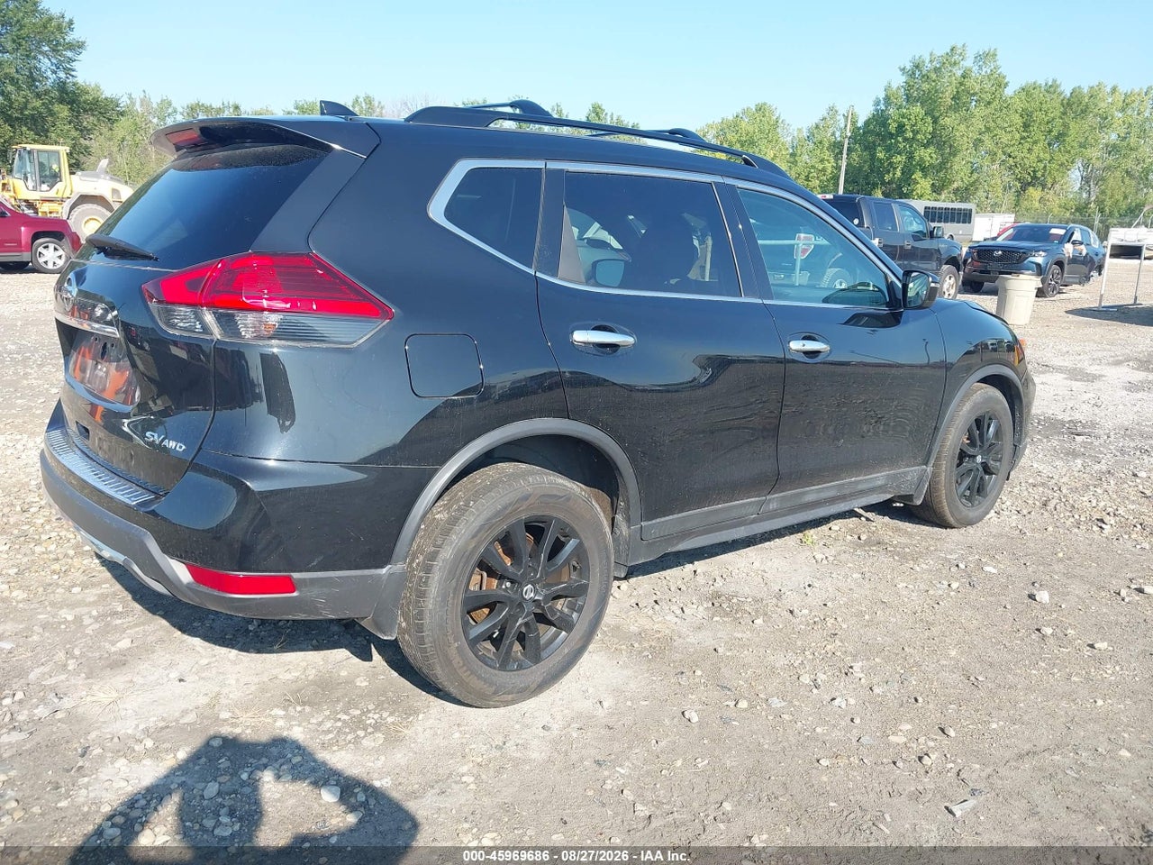 2017 NISSAN ROGUE SV · 4/11