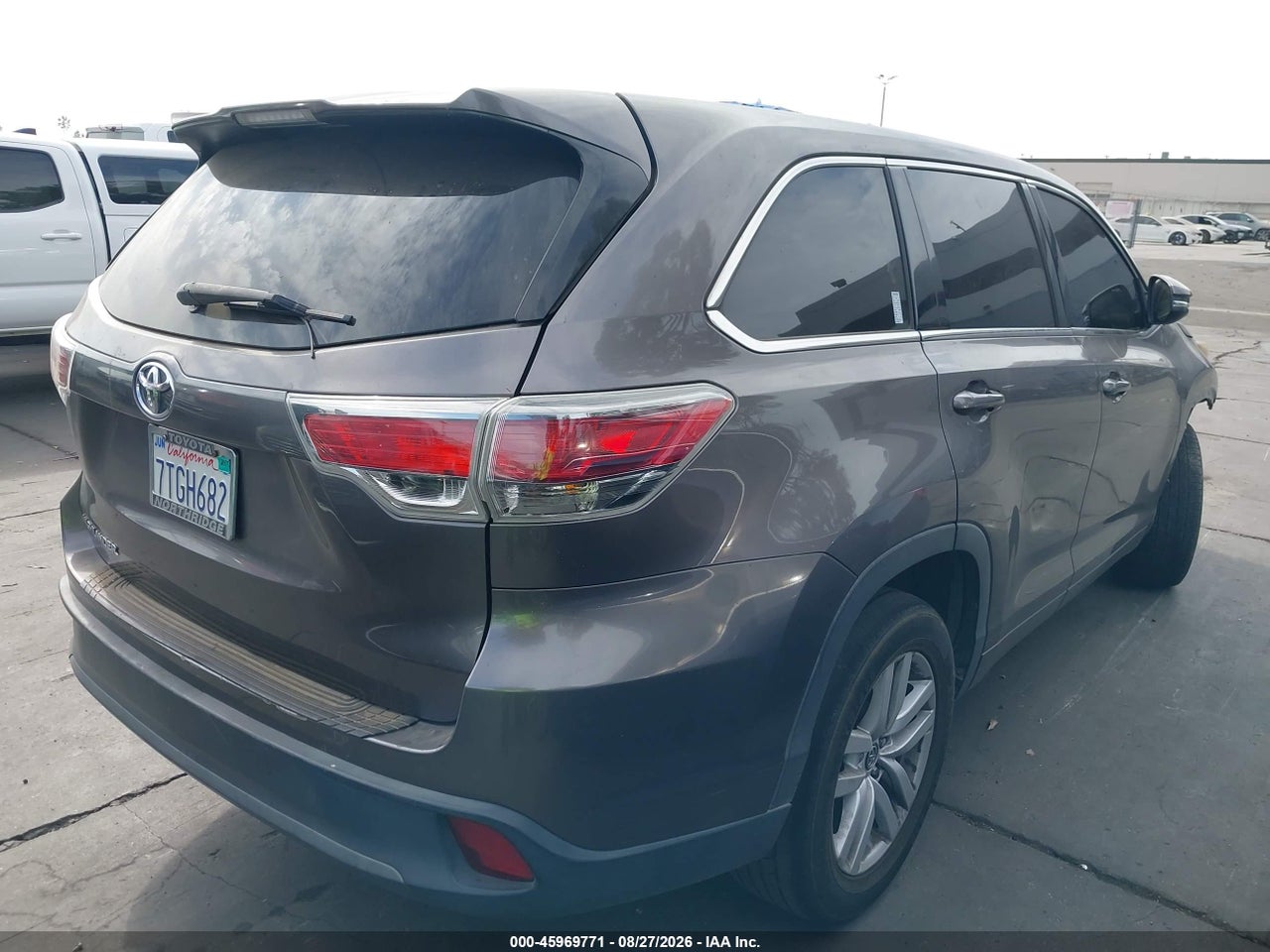 2016 TOYOTA HIGHLANDER LE V6 · 4/11