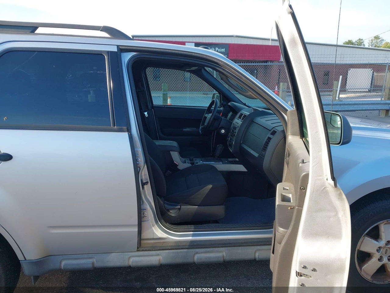 2010 FORD ESCAPE XLT · 5/11