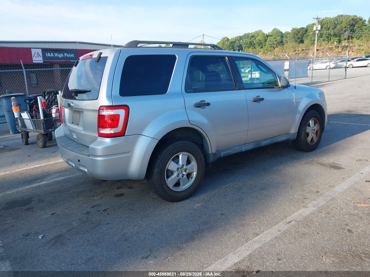 2010 FORD ESCAPE XLT · 4/11