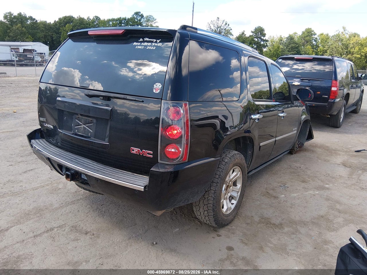 2010 GMC YUKON DENALI · 4/11
