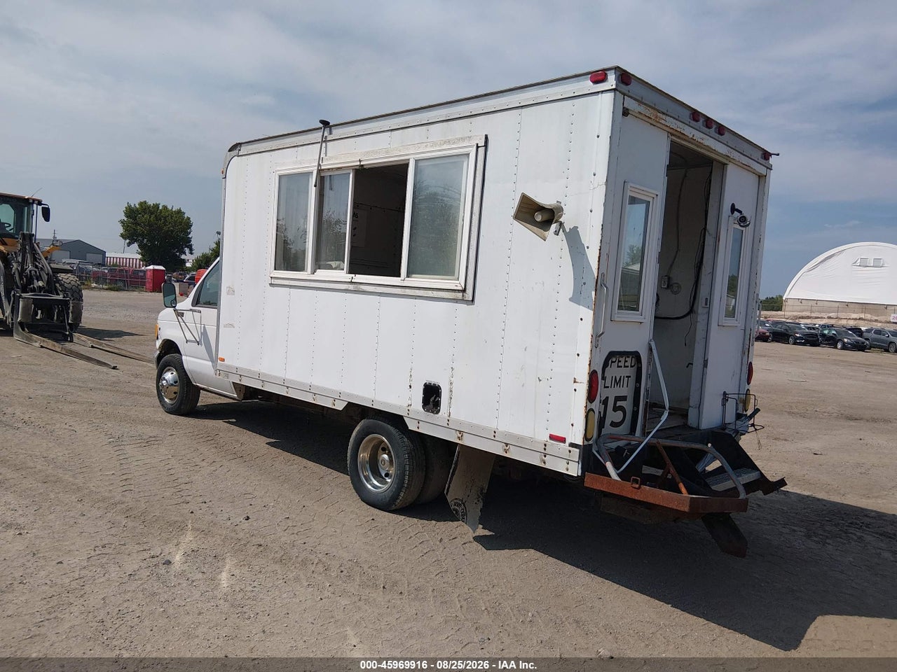 2000 FORD E-350 CUTAWAY STANDARD · 3/4