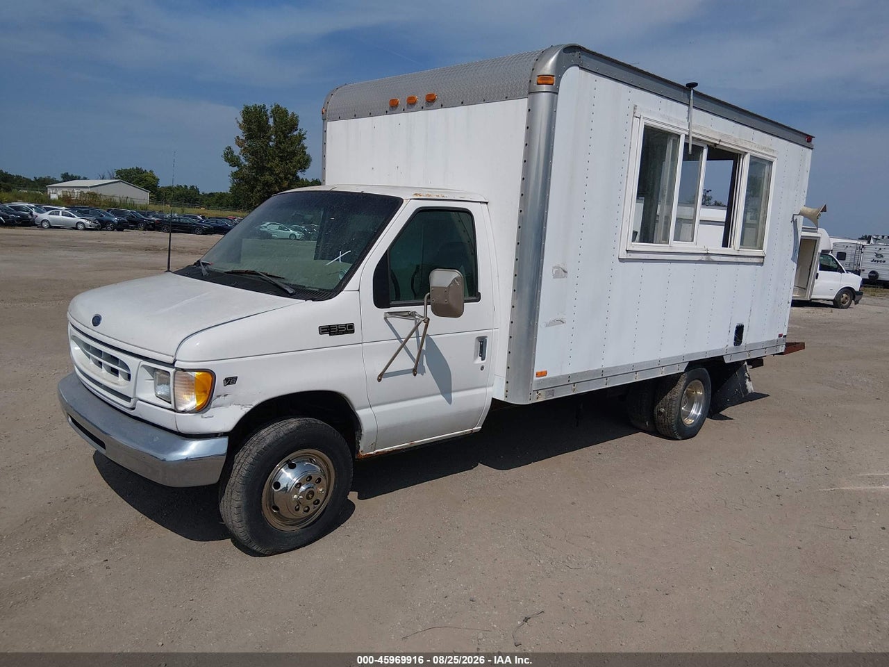 2000 FORD E-350 CUTAWAY STANDARD · 2/4