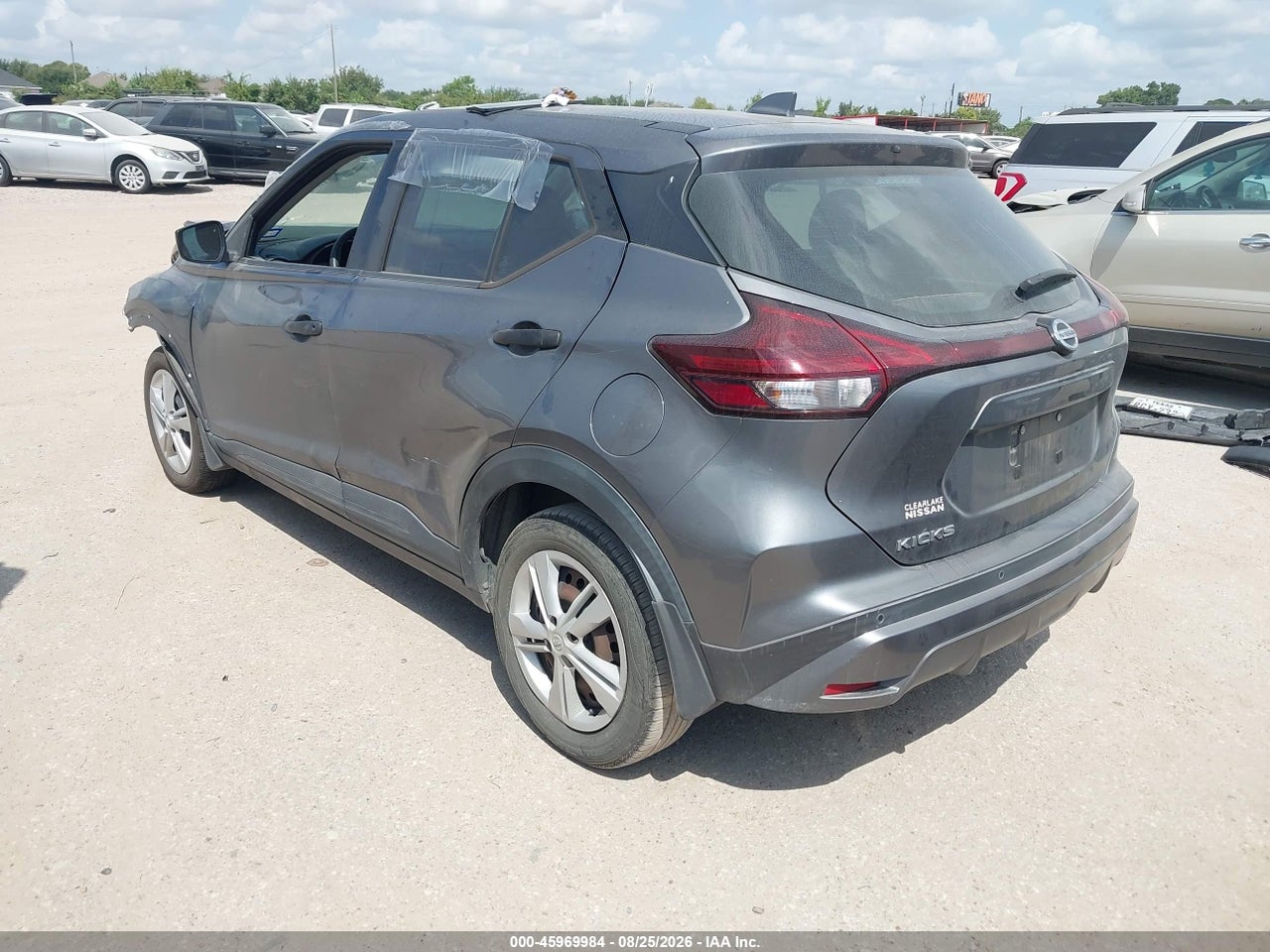 2021 NISSAN KICKS S XTRONIC CVT · 3/10