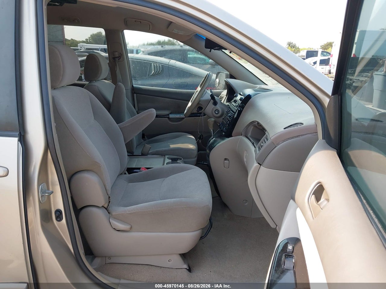 2005 TOYOTA SIENNA LE · 5/11
