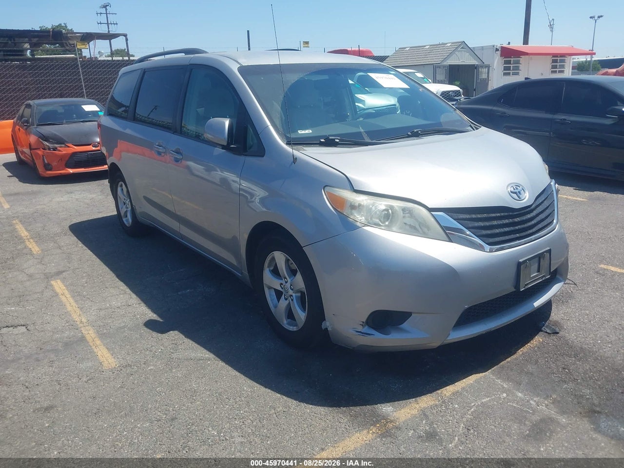 5TDKK3DC0ES****** · 2014 TOYOTA SIENNA LE V6 8 PASSENGER
