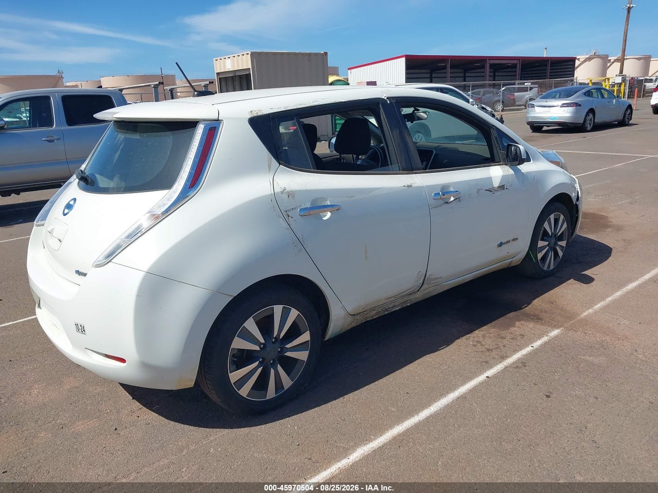 2017 NISSAN LEAF SV · 4/6