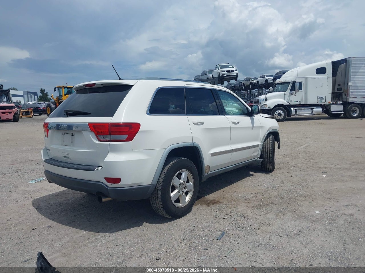 2011 JEEP GRAND CHEROKEE LAREDO · 4/10