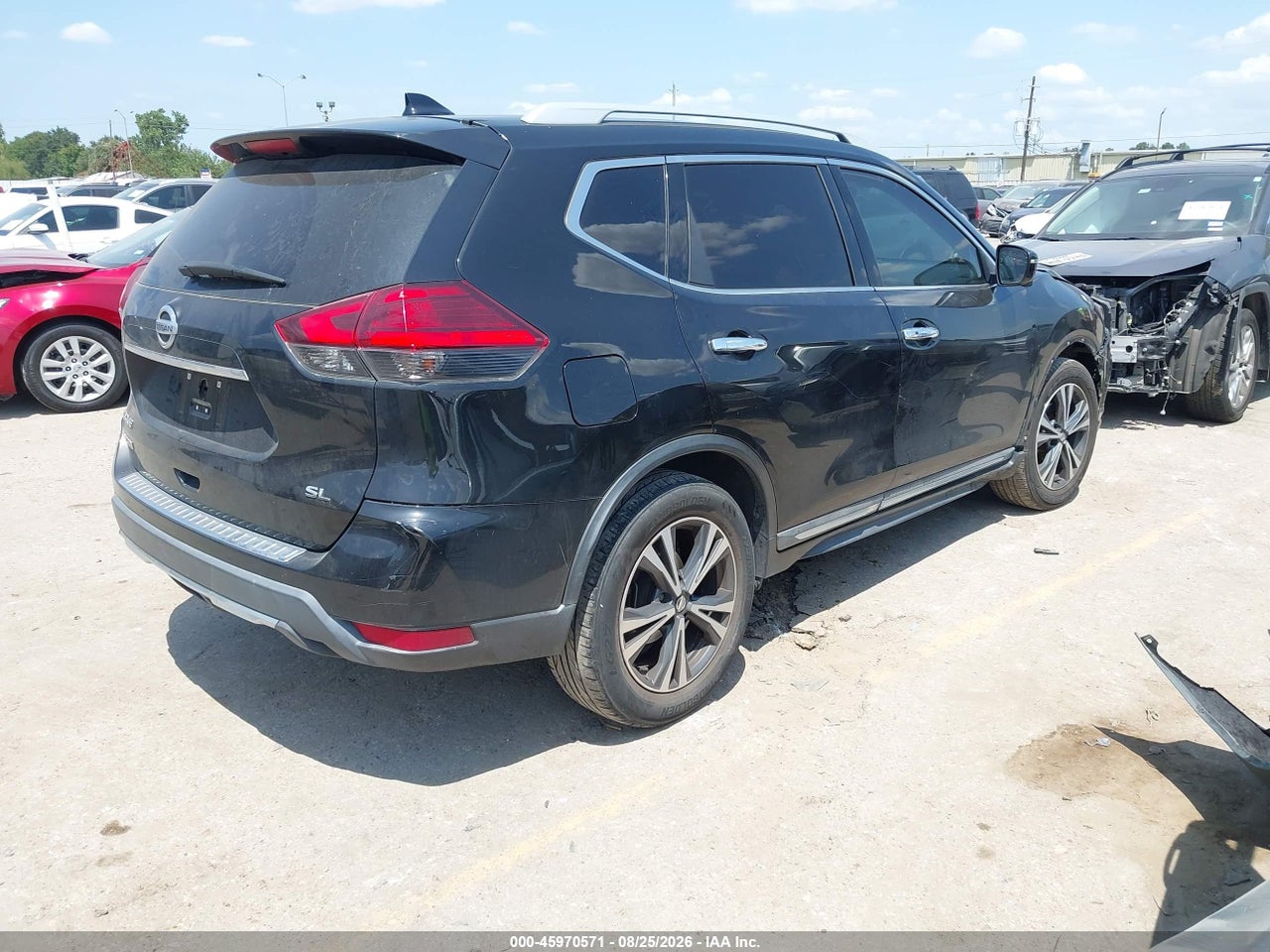 2017 NISSAN ROGUE SL · 4/11