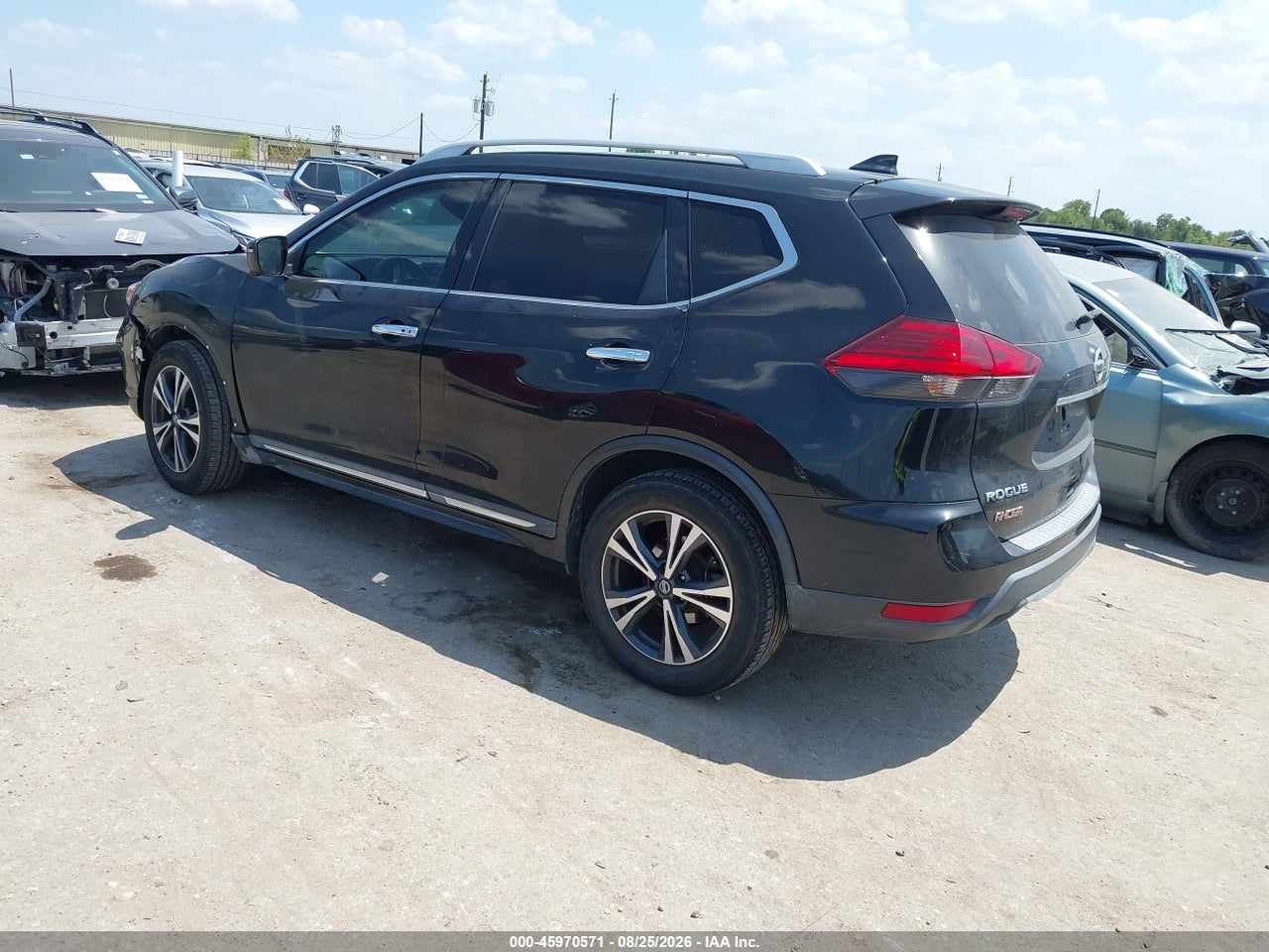 2017 NISSAN ROGUE SL · 3/11