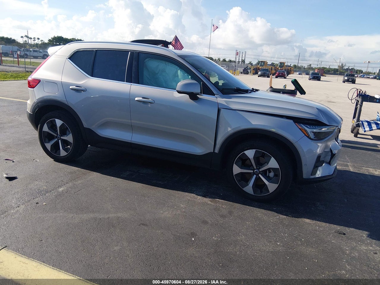 2024 VOLVO XC40 B5 PLUS BRIGHT THEME