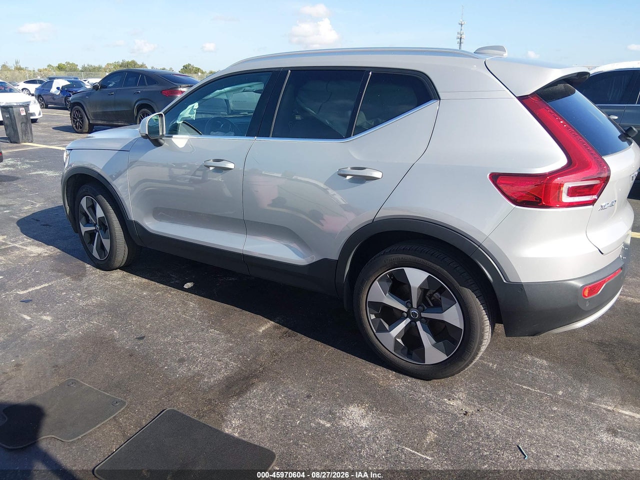 2024 VOLVO XC40 B5 PLUS BRIGHT THEME · 3/11