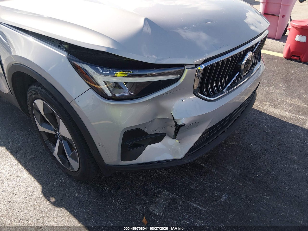 2024 VOLVO XC40 B5 PLUS BRIGHT THEME · 6/11