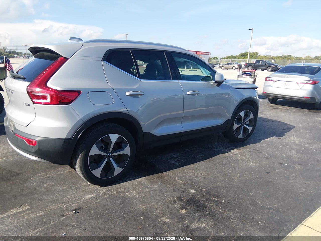 2024 VOLVO XC40 B5 PLUS BRIGHT THEME · 4/11