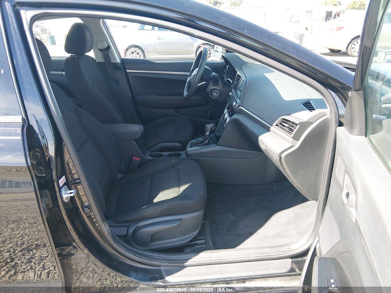 2019 HYUNDAI ELANTRA SE · 5/11