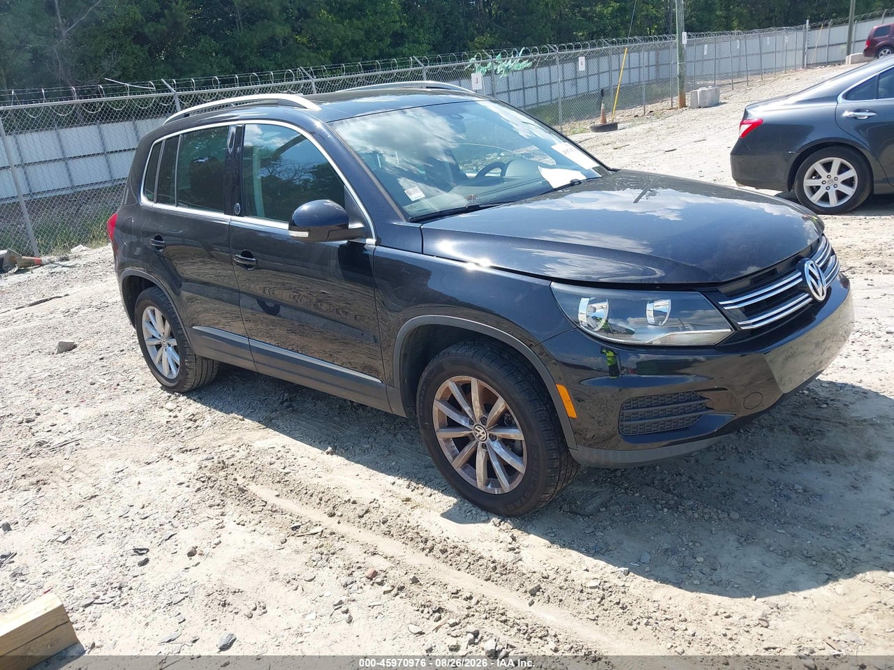 WVGRV7AX6HK****** · 2017 VOLKSWAGEN TIGUAN 2.0T WOLFSBURG EDITION