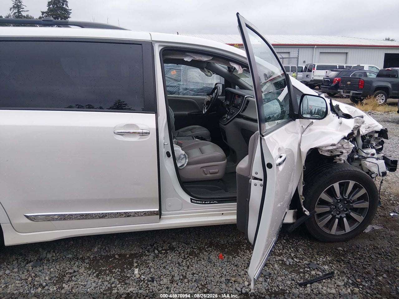 2020 TOYOTA SIENNA XLE · 5/11
