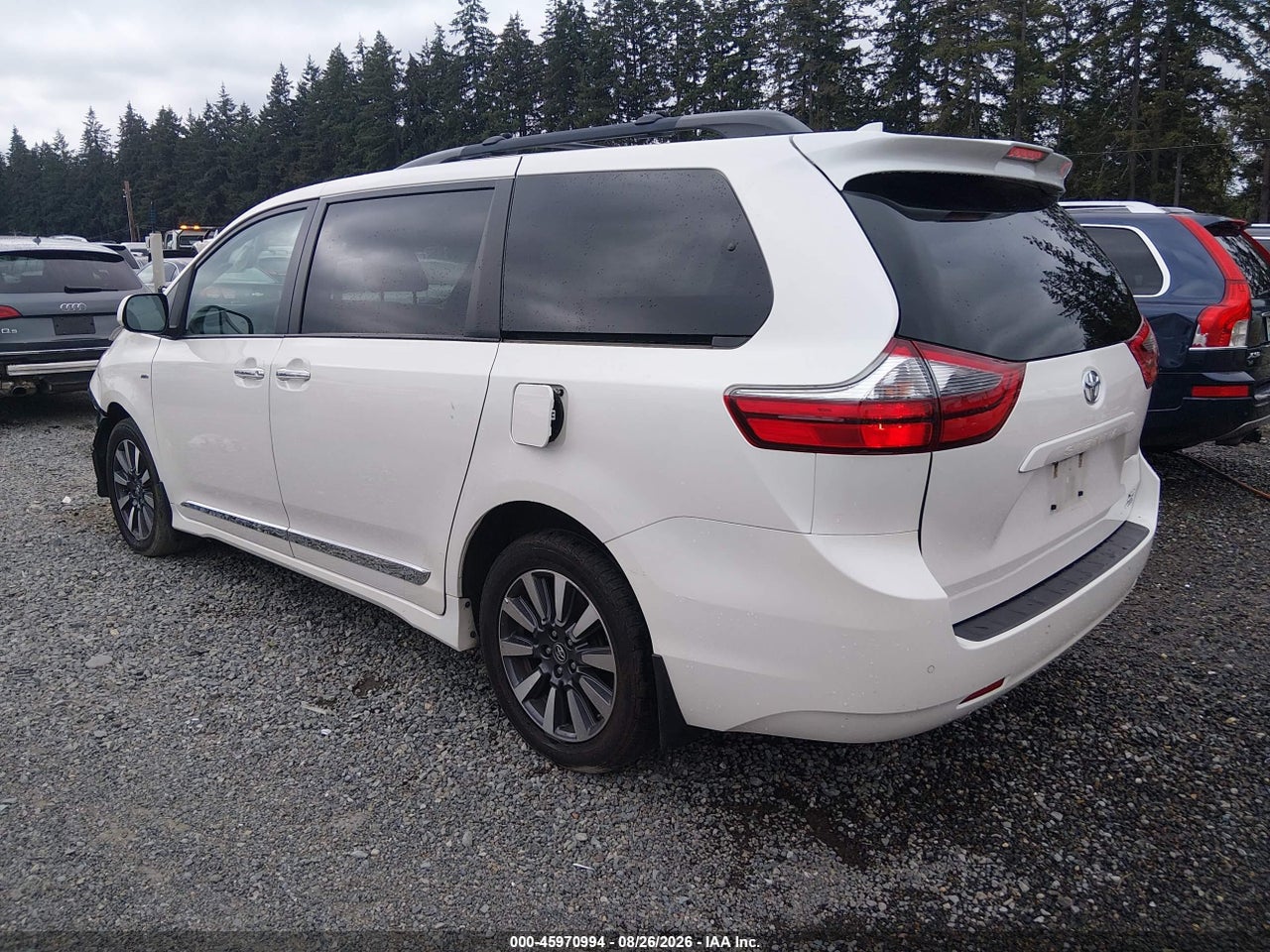 2020 TOYOTA SIENNA XLE · 3/11