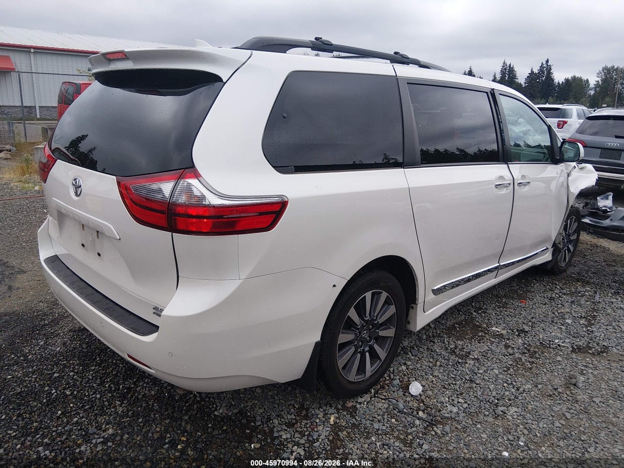 2020 TOYOTA SIENNA XLE · 4/11