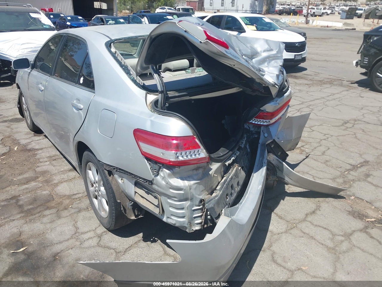 2011 TOYOTA CAMRY LE · 6/10