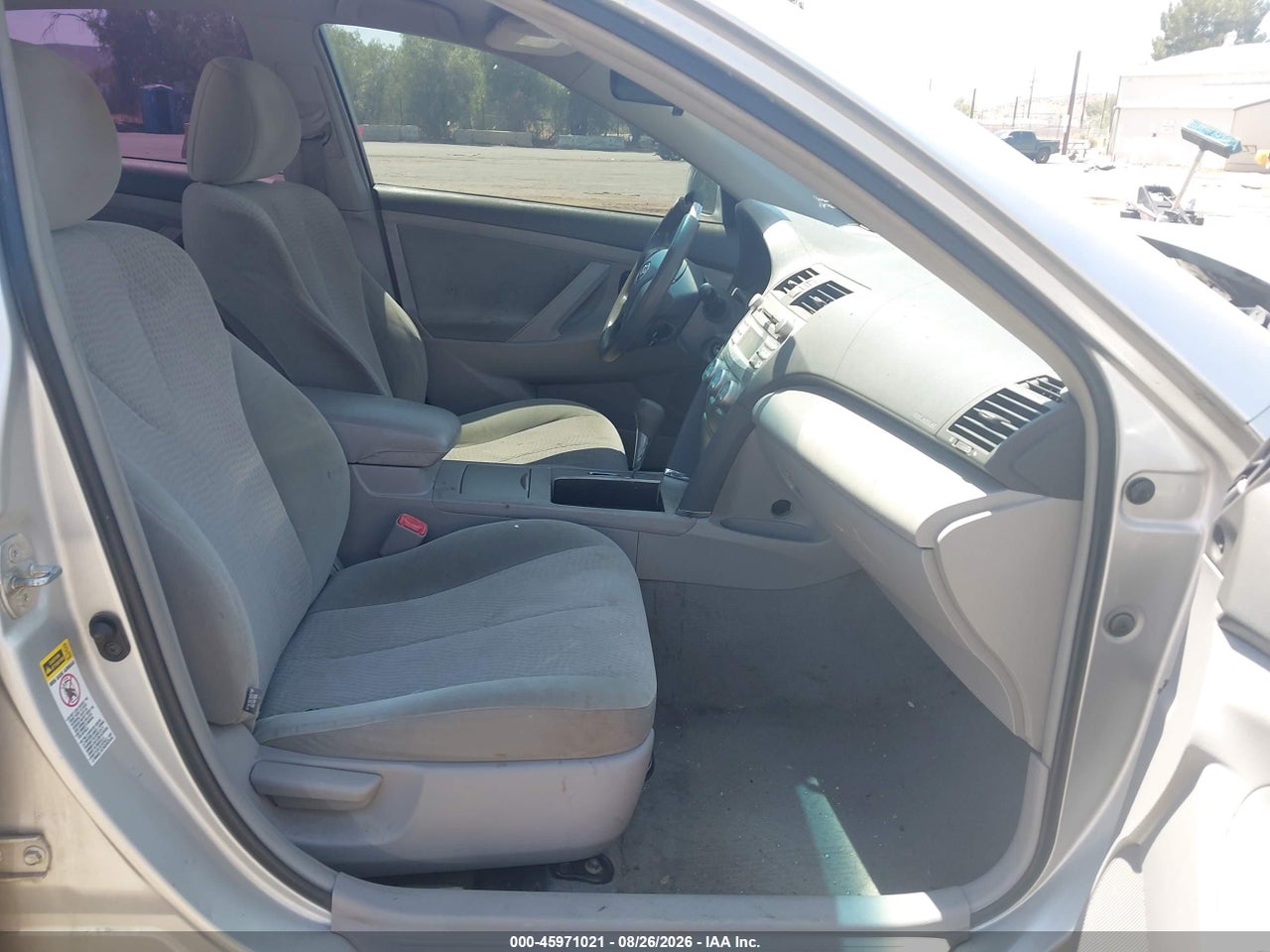 2011 TOYOTA CAMRY LE · 5/10