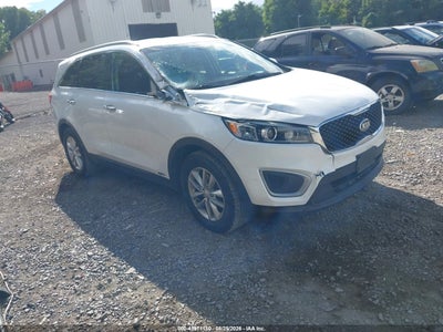 5XYPGDA35JG****** · 2018 KIA SORENTO 2.4L LX