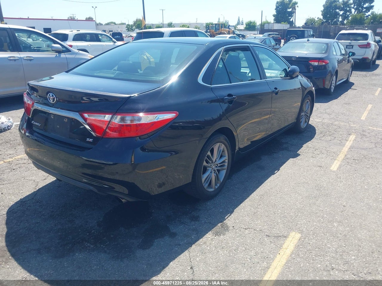 2016 TOYOTA CAMRY SE · 4/11
