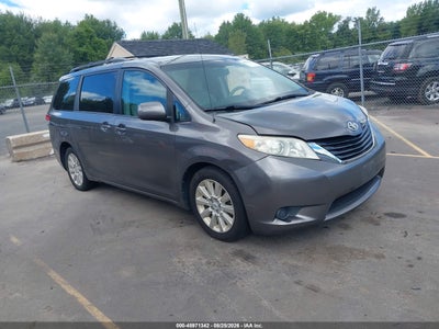 5TDJK3DC7BS****** · 2011 TOYOTA SIENNA LE
