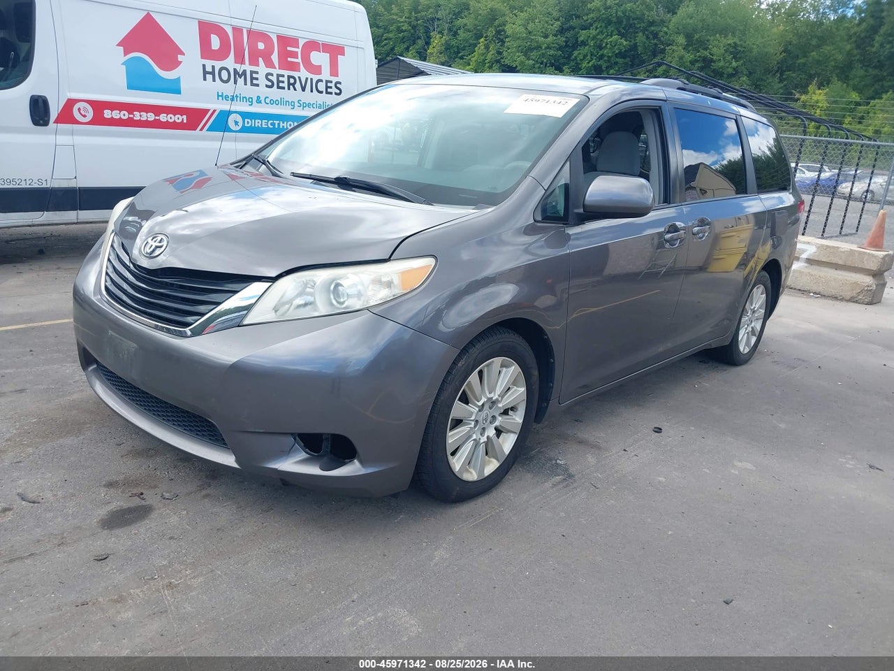 2011 TOYOTA SIENNA LE · 2/11