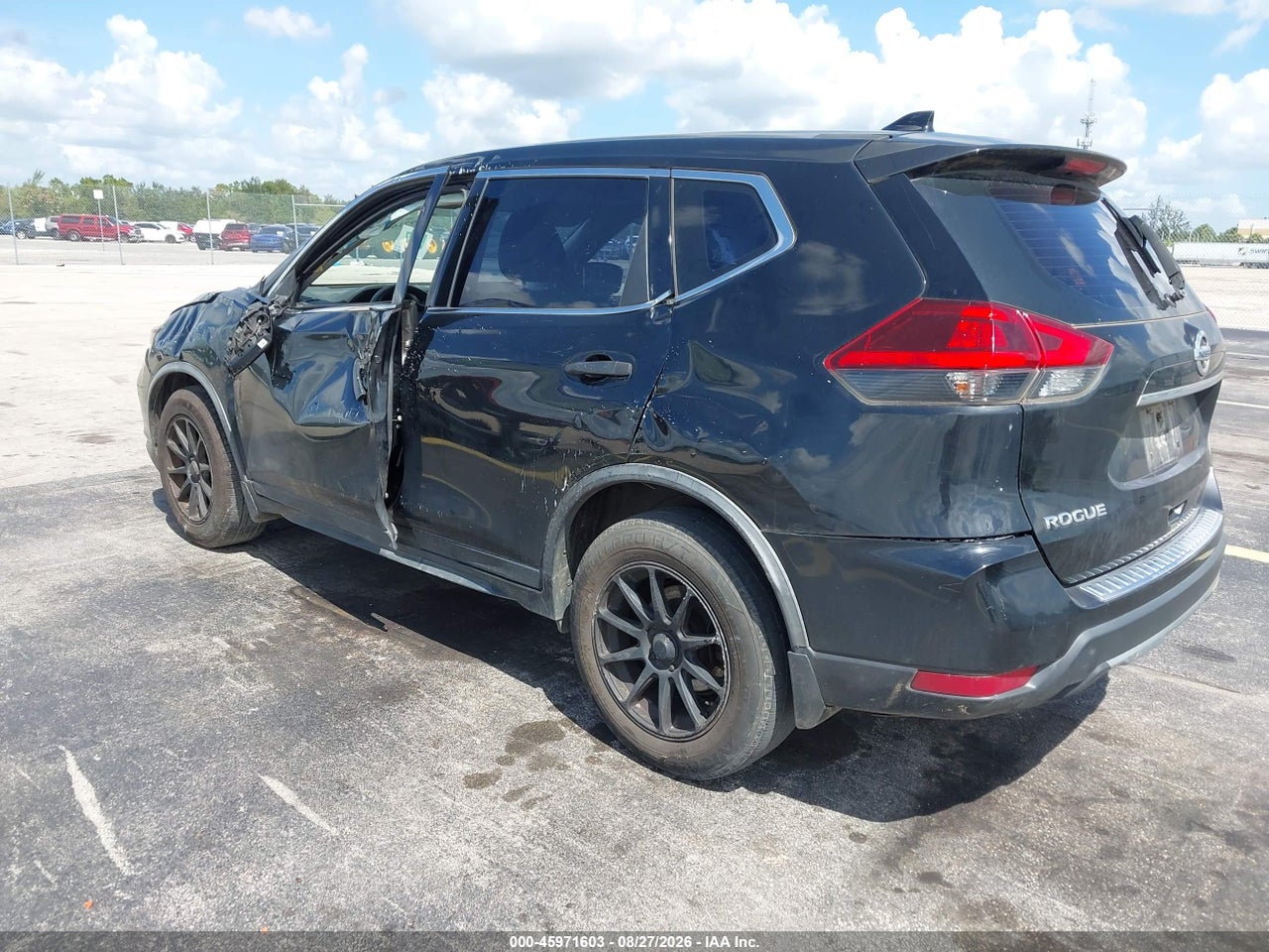 2018 NISSAN ROGUE S · 3/11