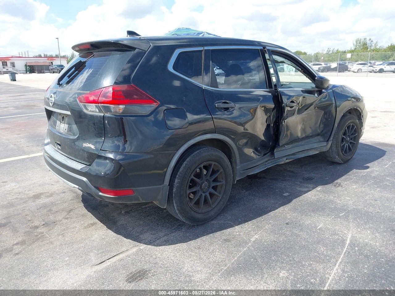 2018 NISSAN ROGUE S · 4/11