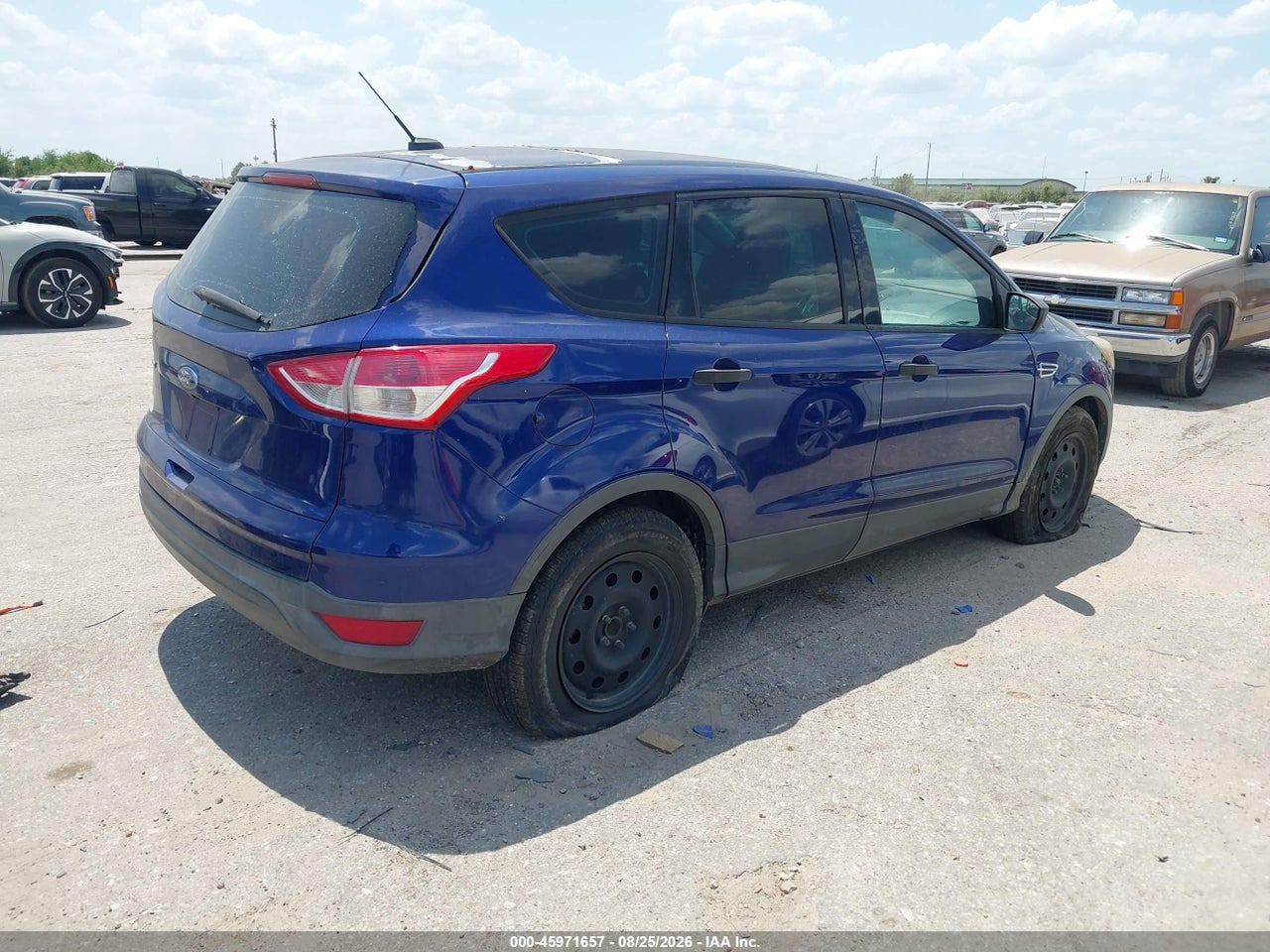 2015 FORD ESCAPE S · 4/11