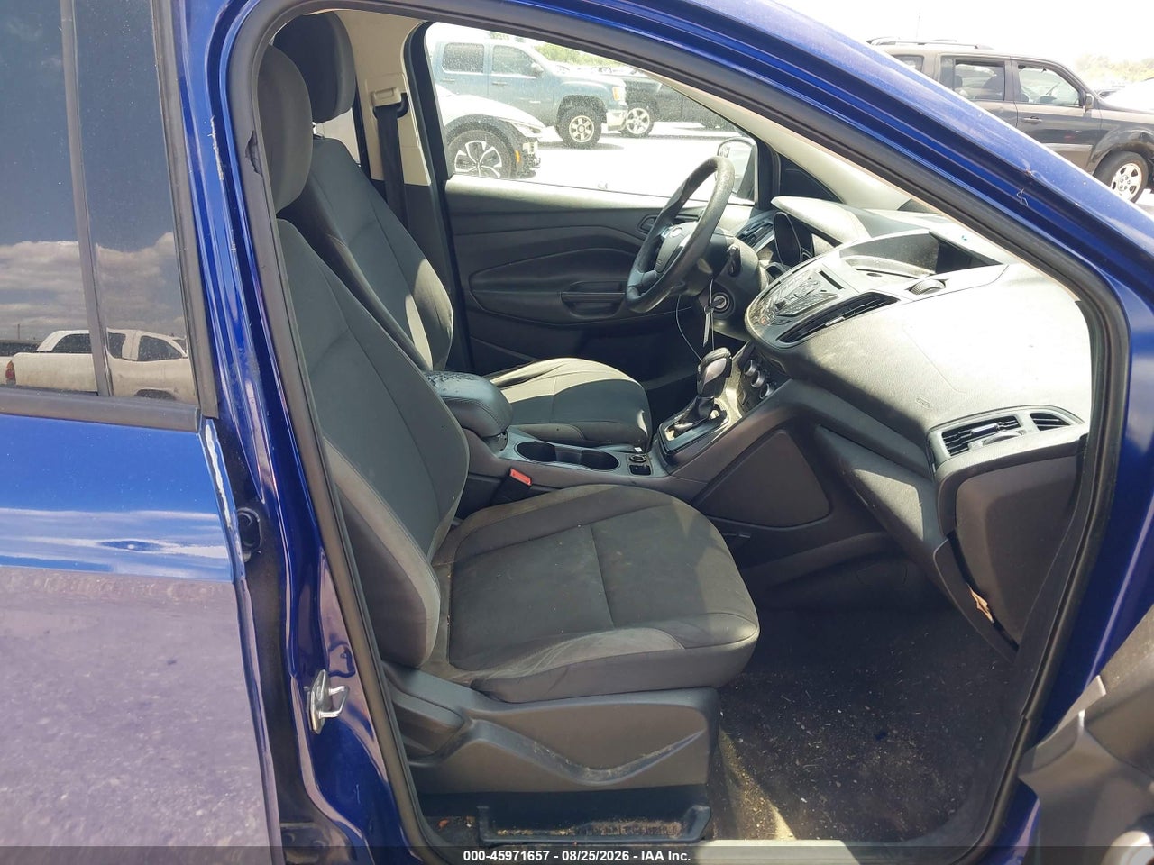 2015 FORD ESCAPE S · 5/11