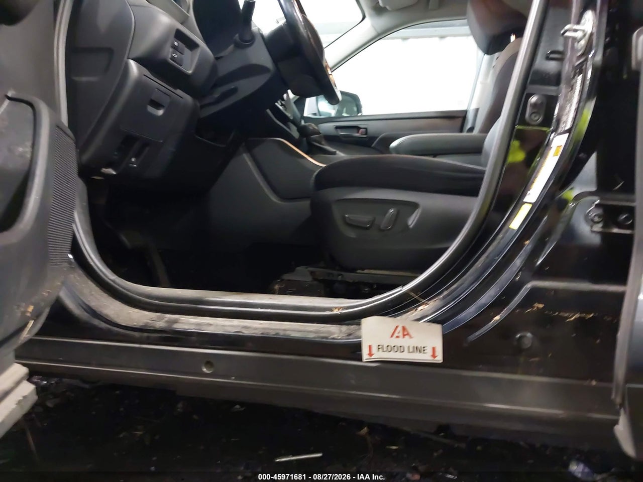 2020 TOYOTA HIGHLANDER LE · 6/10