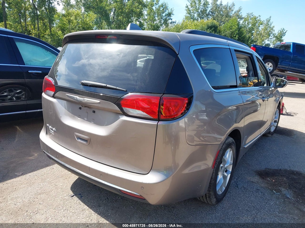 2017 CHRYSLER PACIFICA TOURING-L · 4/10