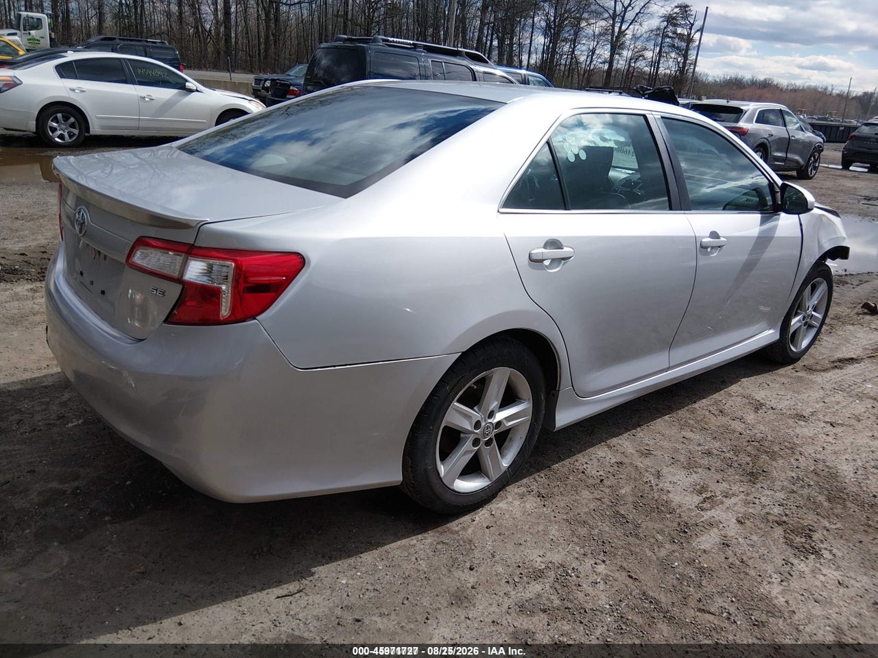 2013 TOYOTA CAMRY SE · 4/11