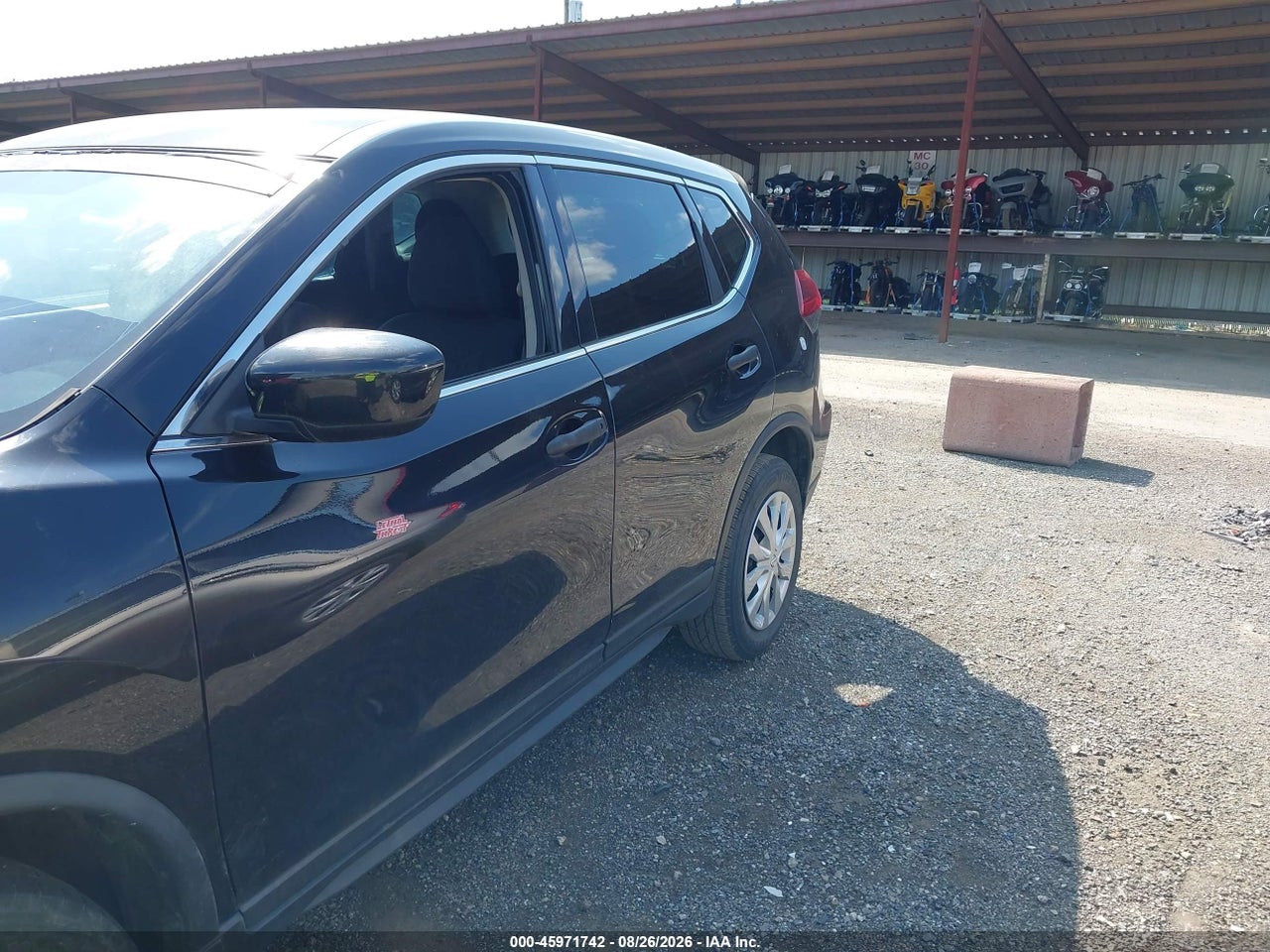 2019 NISSAN ROGUE S · 6/11