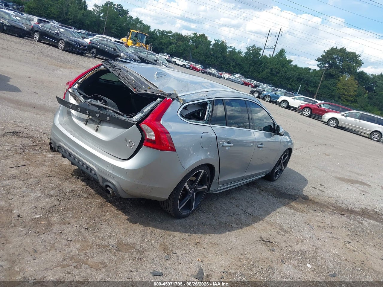 2015 VOLVO V60 T6 R-DESIGN PLATINUM · 4/8