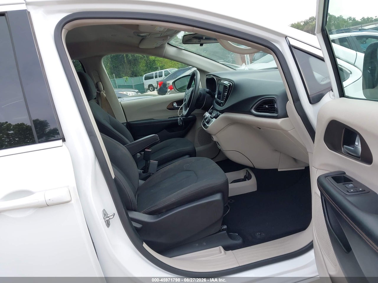 2018 CHRYSLER PACIFICA LX · 5/11