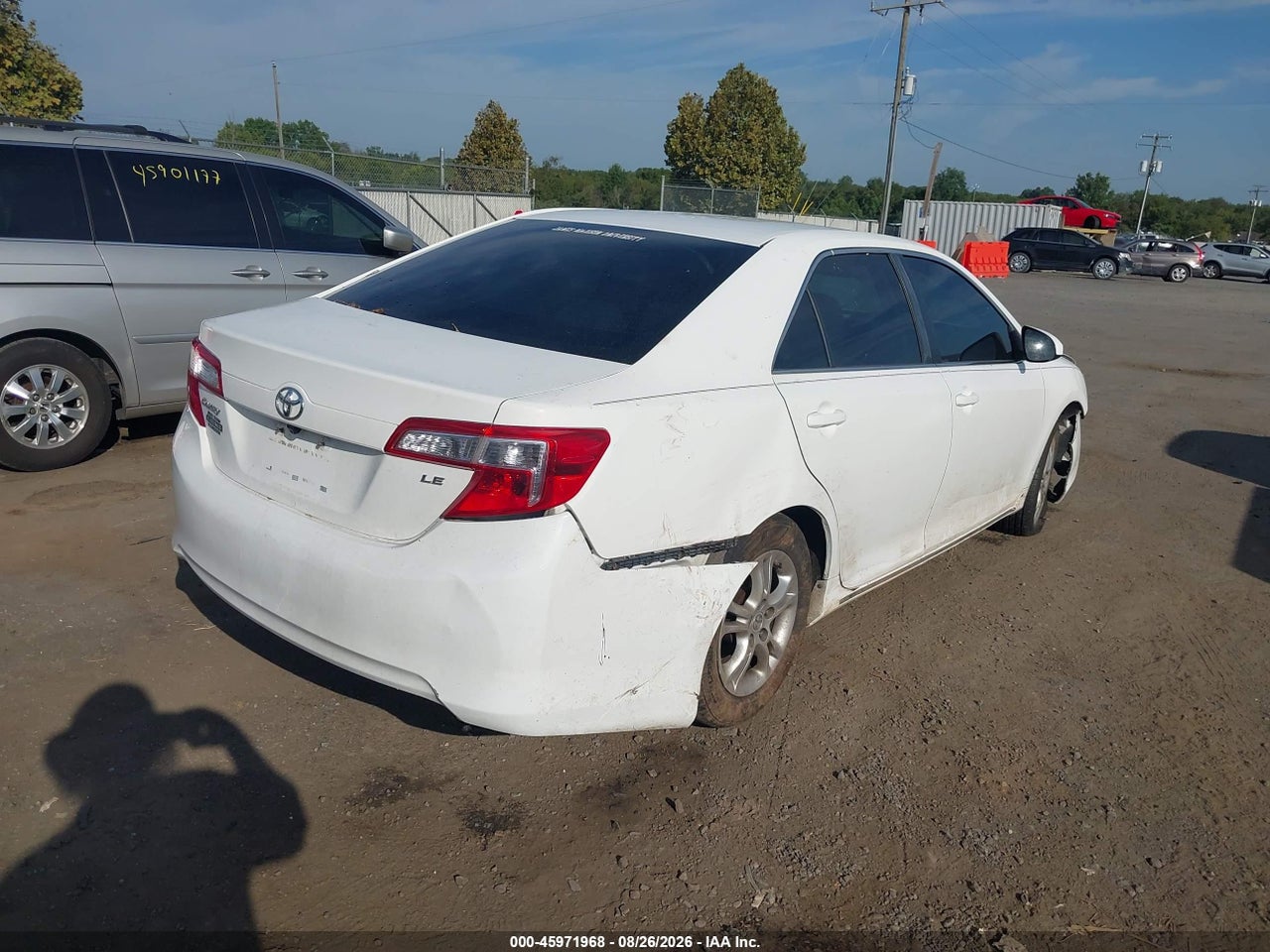 2013 TOYOTA CAMRY LE · 4/11
