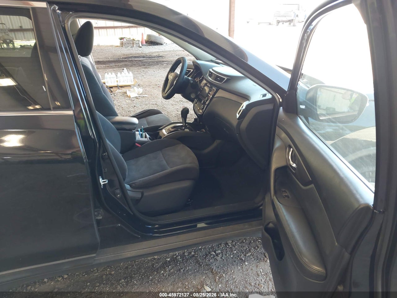 2016 NISSAN ROGUE S · 5/11